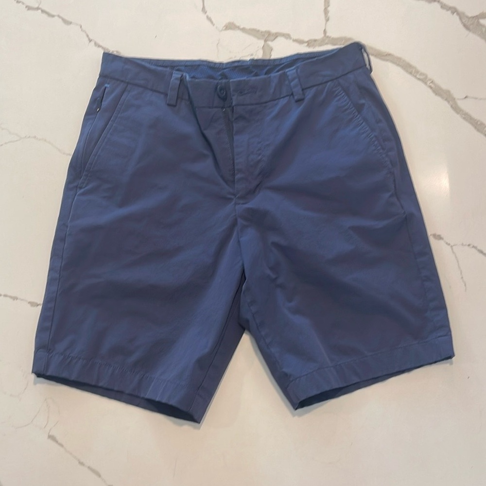 EUC Vineyard Vines on the go shorts size 28